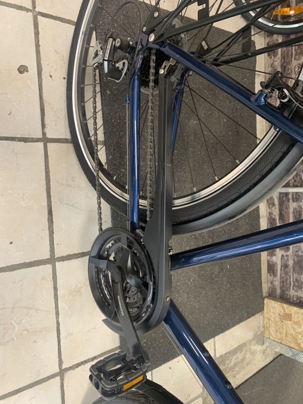 vélo urbain de la marque vélo de ville A200 trekking  T55 a montpellier